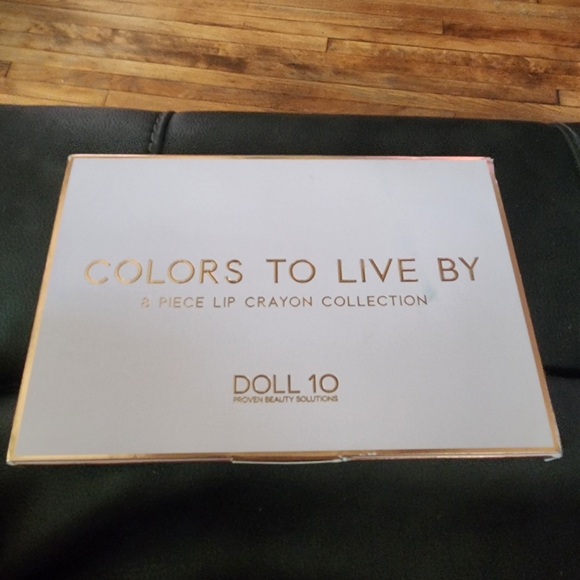 Doll 10 Lip Crayon Collection - Picture 1 of 6